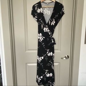 Old Navy Women’s Floral Wrap Dress | Size Large | Black & White